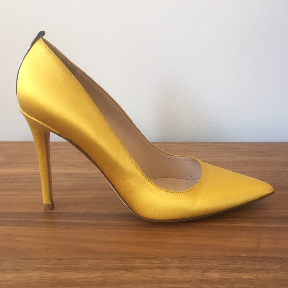 SJP Sarah Jessica Parker Fawn gold satin pumps